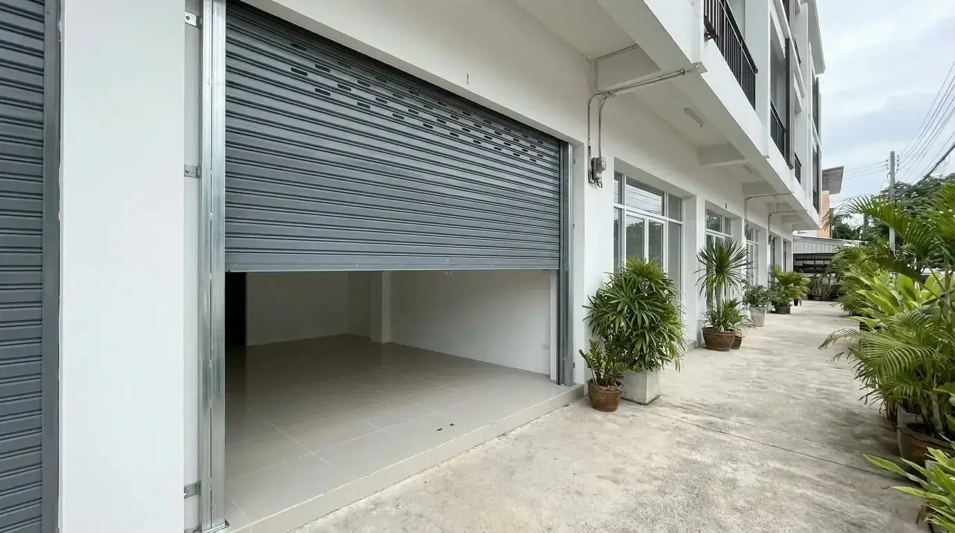 ตัวอย่างงานประตูม้วน บ้านในจังหวัดกระบี่